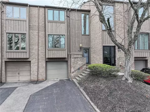 352 Hawthorn Ct, Pittsburgh, PA 15237
