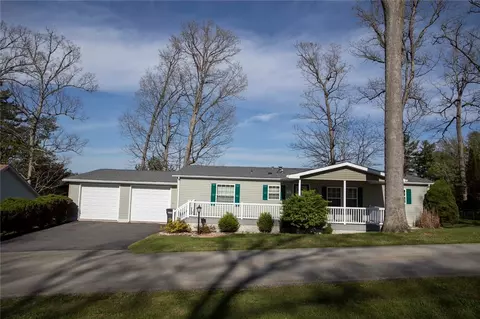 1411 Jonathan Dr, Somerset, PA 15501