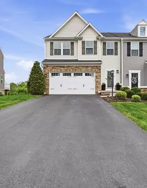 1415 Deer Creek Crossing Dr, Canonsburg, PA 15317