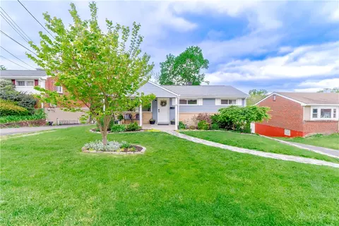 82 Claireview Dr, Carnegie, PA 15106