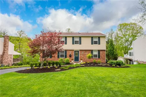 5959 Daleview Dr, Bethel Park, PA 15102