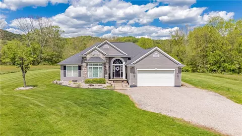 1291 Buckeye Rd, Mount Morris, PA 15349