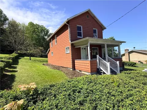 136 School St, Indiana, PA 15701