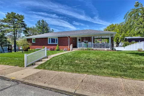 90 Penn Ave, Irwin, PA 15642