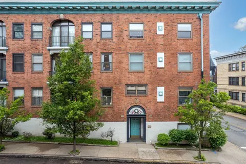 5611 Elmer St #202, Pittsburgh, PA 15232