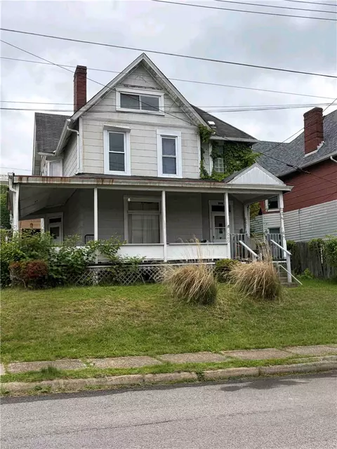 1060 Vance Ave, Coraopolis, PA 15108