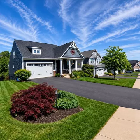 203 Foxtail Cir, Coraopolis, PA 15108