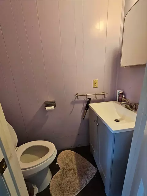 Bath - 619 Chestnut St, Irwin, PA 15642 photo 1 of 2
