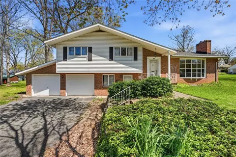 1908 Memorial Dr, Farrell, PA 16121