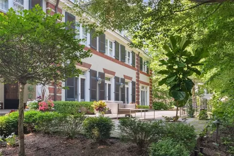 5563 Northumberland St, Pittsburgh, PA 15217