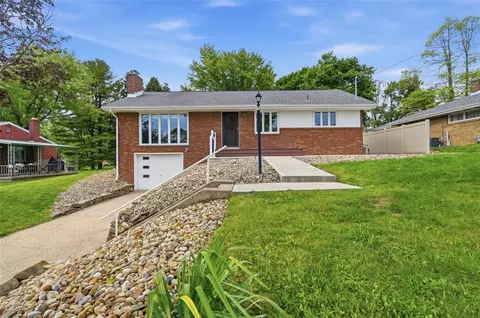 6 Greenview Dr, Mckees Rocks, PA 15136