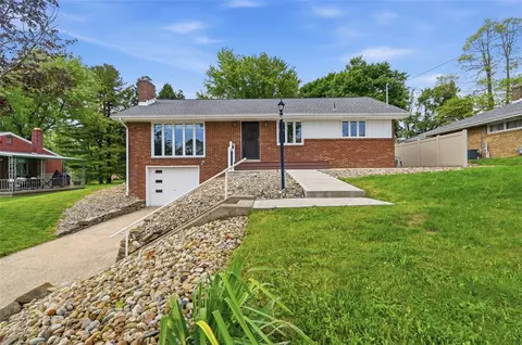 6 Greenview Dr, Mckees Rocks, PA 15136