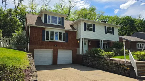 333 Stoneledge Dr, Pittsburgh, PA 15235
