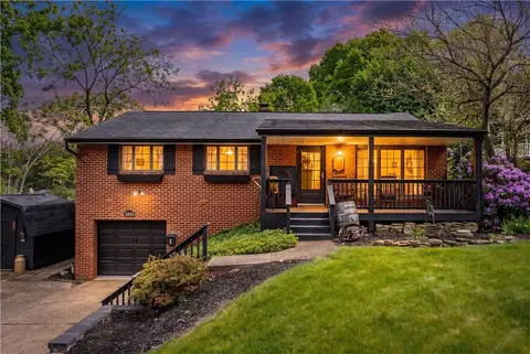 2805 W Munroe St, Bethel Park, PA 15102