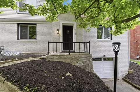 814 Fruithurst Dr, Pittsburgh, PA 15228