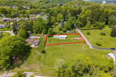 1310 Moreland Dr, Coraopolis, PA 15108