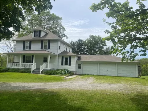 Exterior - 1055 E Lake Rd, Transfer, PA 16154 photo 2 of 13