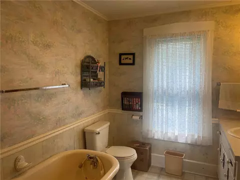 Bath - 1055 E Lake Rd, Transfer, PA 16154 photo 1 of 2