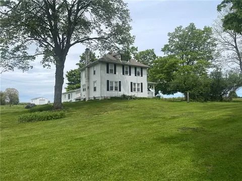Exterior - 1055 E Lake Rd, Transfer, PA 16154 photo 8 of 13