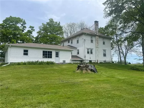 Exterior - 1055 E Lake Rd, Transfer, PA 16154 photo 3 of 13