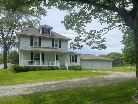 1055 E Lake Rd, Transfer, PA 16154