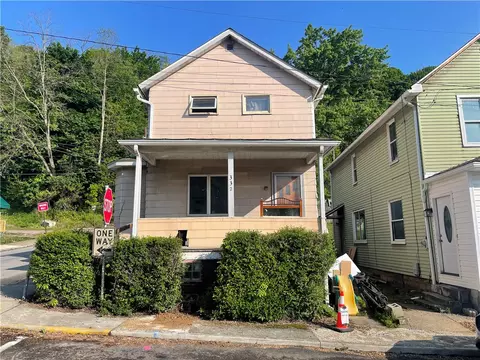 332 Quay St, East Vandergrift, PA 15629
