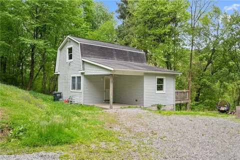 1620 Clark Ln, Natrona Heights, PA 15065