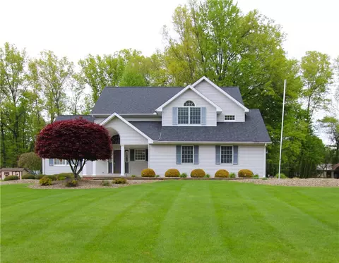 2018 Lori Ln, Hermitage, PA 16148