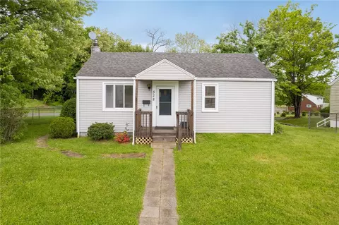 528 Cedarhurst Dr, North Versailles, PA 15137