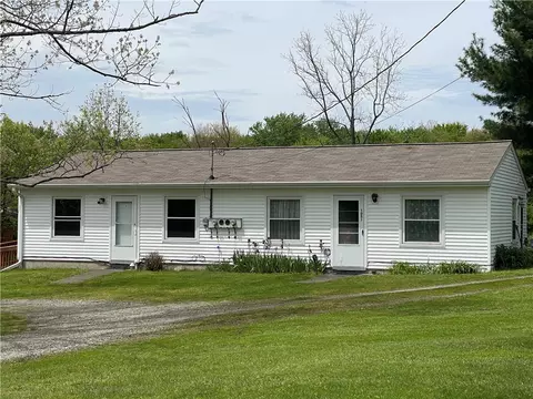 1051 E Lake Rd, Transfer, PA 16154