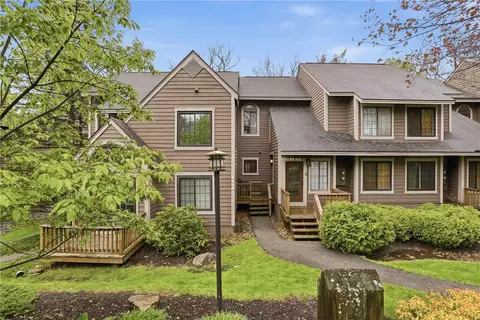1142 Tanyard Ln, Hidden Valley, PA 15502