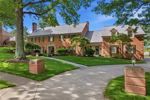 2113 Blairmont Dr, Pittsburgh, PA 15241