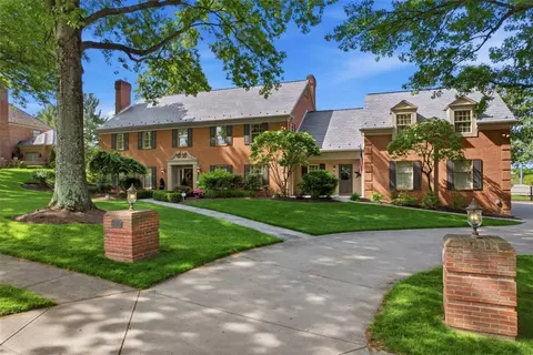 2113 Blairmont Dr, Pittsburgh, PA 15241