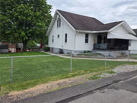 112 Fairview St, Elrama, PA 15038