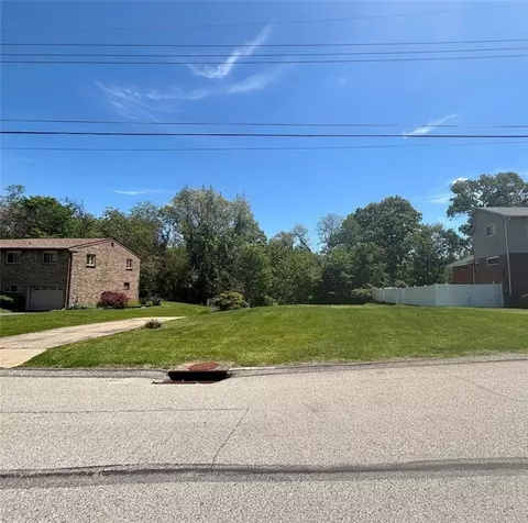 3301 Valewood Dr, Homestead, PA 15120