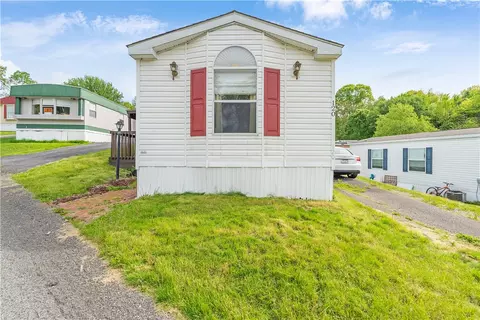 120 New Moon Dr, Oakdale, PA 15071