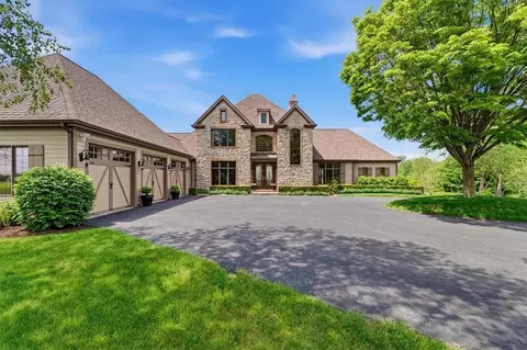 524 Paracca Ln, Fombell, PA 16123