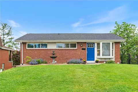 43 Woodridge Dr, Carnegie, PA 15106
