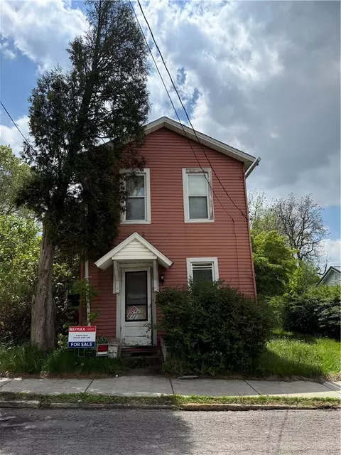 482 Hull St, Sharon, PA 16146