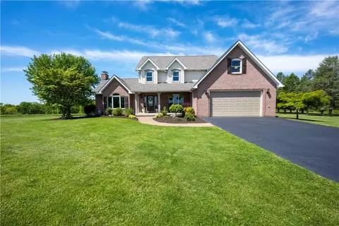2804 Harvest Ln, Irwin, PA 15642