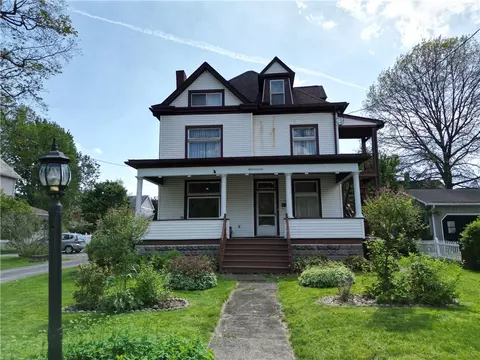 328 W Poplar St, Grove City, PA 16127