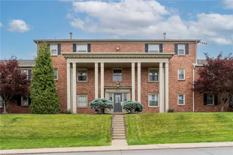 692 Robinwood Dr #C, Pittsburgh, PA 15216