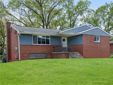 442 Englewood Dr, Pittsburgh, PA 15237