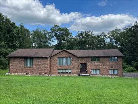 133 Woodcrest Rd, Butler, PA 16002