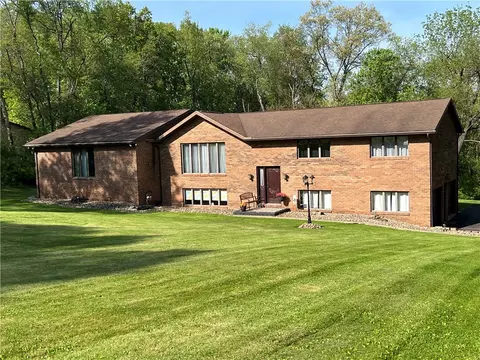 133 Woodcrest Rd, Butler, PA 16002