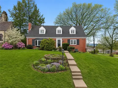 25 Carleton Dr, Pittsburgh, PA 15243