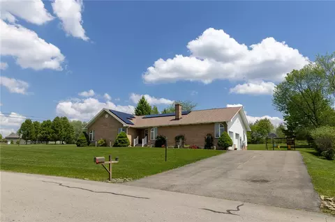 231 Arrowhead Dr, Slippery Rock, PA 16057