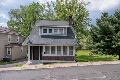 68 Center Ave, Burgettstown, PA 15021