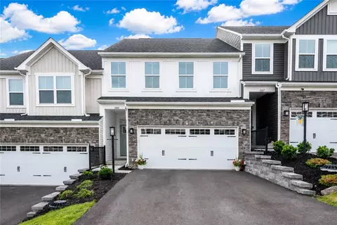 5005 Wellington Ct, Jeannette, PA 15644