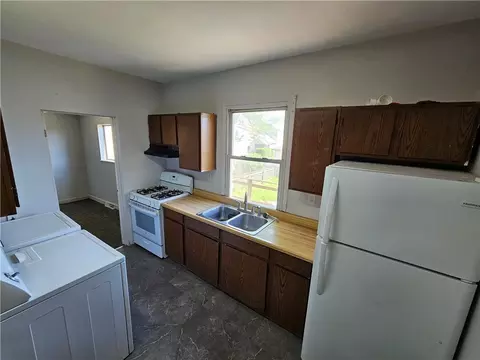 Kitchen - 1327 Pacific Ave, Monaca, PA 15061 photo 1 of 1